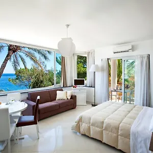 villa-oasis-residence.taorminaitalyhotels.com/